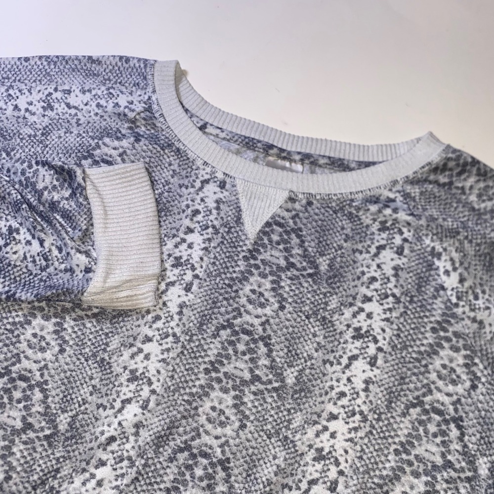 Secret Treasures Womens 3X Grey Snakeskin Print Long Sleeve Pajama Top 0224